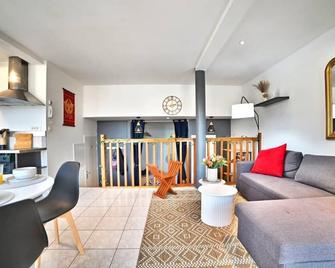 Triomphe - Vue Sublime, Hypercentre, Tv 4k, Fibre - Saintes - Salon