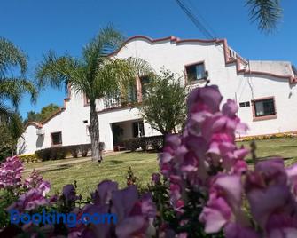 Hotel La Posta Del Dayman - Salto - Building