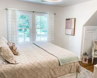 Adorable 1BR Apt. w KING bed 1 m. to square - Columbia