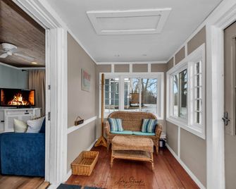 Beachglass Cottage - Family Friendly Kids and Pets - New Buffalo - Pokój dzienny