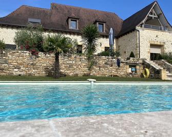 Pechanette, lovely large private swimming pool and completely fenced garden - Aubas - Piscina