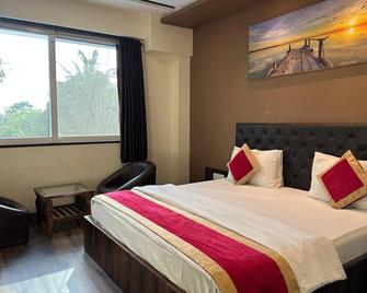 Farm Regency - Mumbai - Bedroom