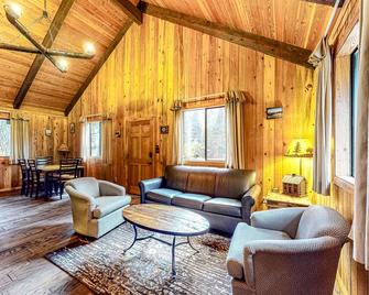 Blue Pine Lodge - Joseph - Living room