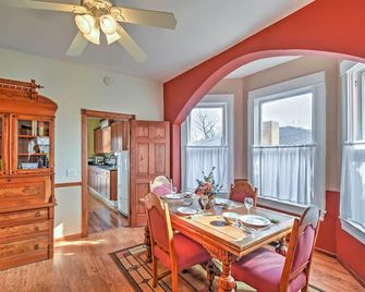 Central Colorado Springs Home w/ Alluring Backyard - Colorado Springs - Dining room