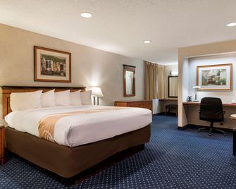 Quality Inn - Auburn Hills - Bedroom