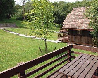Single storey A-frame lodge. - Holsworthy - Patio
