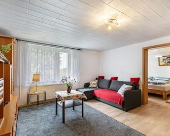 Ferienwohnung im Blumengarten - Angermünde - Wohnzimmer