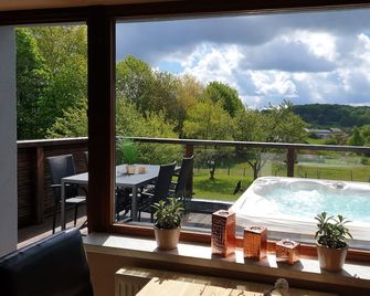 Eifel Dream Kupferbach with Private Outdoor Hot Tub and Sauna - Fleringen - Balcón