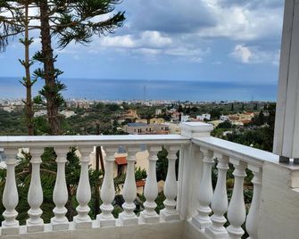 Korifi Suites Collection - Piskopiano - Balkon