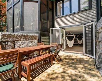 New 2 Villas Private Quarry Oasis Sleeps 24 - Milford - Binnenhof