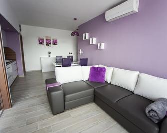 Zafir Apartmanhaz - Sárvár - Sala de estar