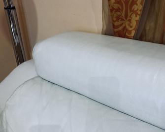 Bajadores and Atocha. Along with all kinds of commerce - Lucerna - Habitación