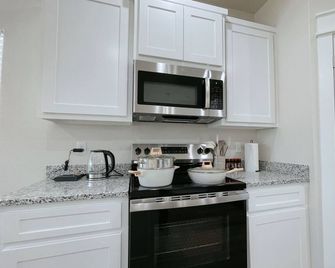 10 min to Casino, 2b/1b cozy new home in 2025 - Durant - Keuken