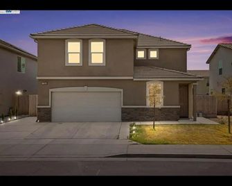 Spacious beautiful home perfect for groups and families - Madera - Budova