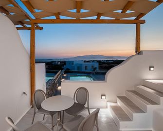 ميرابيل لاكشري فيلاس - ناكسوس - شرفة