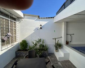 Beautiful house to relax, very close to shops and restaurant - Sonsonate - Balcón
