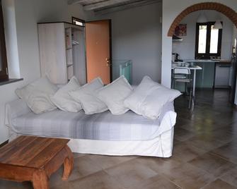 Relaxing House surrounded by Olive trees, wonderful sea view - Dolcedo - Sala de estar