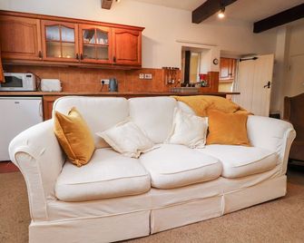 Boothsteads Farm Cottage, Character Holiday Cottage In Halifax - Halifax - Living room