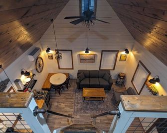 Black Hills Farmhouse - Custer - Sala de estar