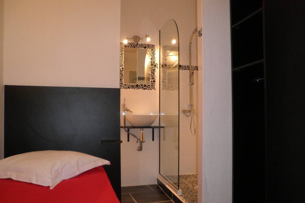 Au Nouvel Hotel thumbnail 3