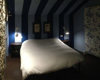 Lo scarabeo - Casale di Pari - Habitación