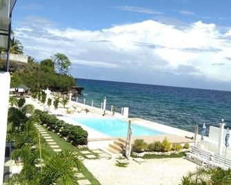 Seascape Beach Resort Oslob - Oslob - Piscina