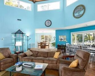 Sunset Breezes - quiet waterfront retreat - Cambridge