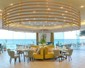 Marina Hotel in Sunny Day Resort - Golden Sands - Restaurant