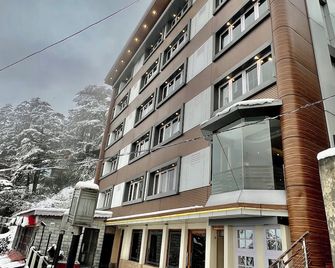 Hotel Victory near Mall Road - Shimla - Building