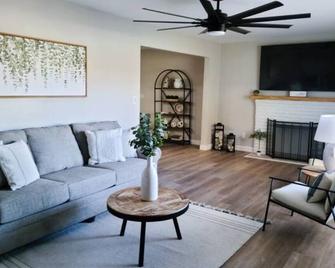 Renovated Rustic - Warren