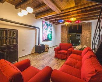 Jiushe Hotel - Yichun - Living room