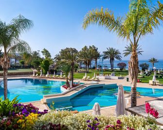Constantinou Bros Athena Royal Beach Hotel - פאפוס - בריכה