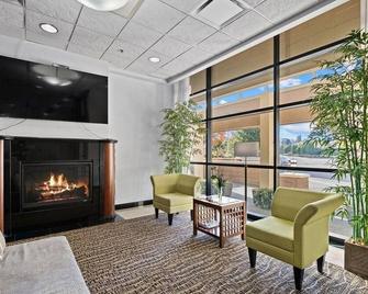 Comfort Inn and Suites Downtown Tacoma - Tacoma - Salónek