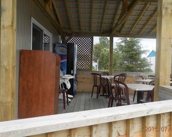 Motel la Maison de Travers - Baie-Sainte-Catherine - Restaurant