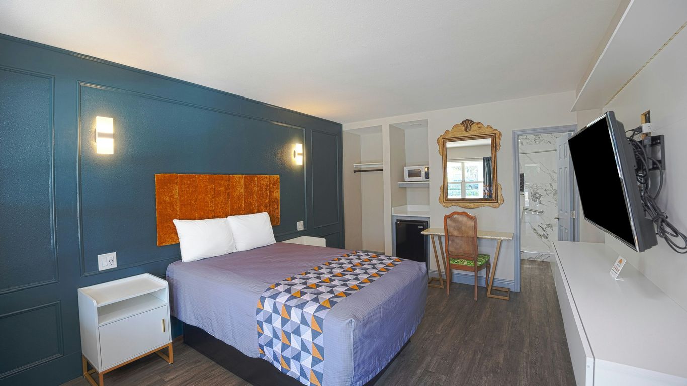 Sunrise Inn By OYO Titusville Fl