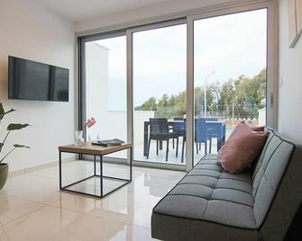 Phaedrus Living: Seaside Luxury Flat Harbour 110 - Paphos - Living room