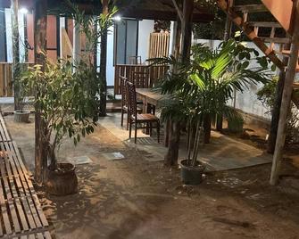 Ceylon Beach haven Uppuveli - Trincomalee - Patio