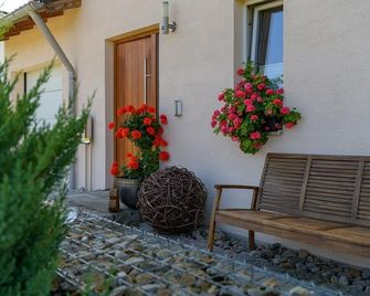 Quiet, cozy 4 star vacation apartment - Neukirchen beim Heiligen Blut - Terasa
