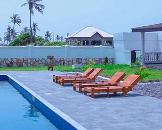 Impeccable 3-Bed House in Prampram Accra - Prampram - Pool