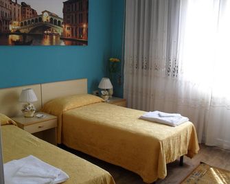 Albergo Malibu - San Remo - חדר שינה