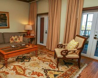 Riverfront Condo on Beautiful Apalachicola River! - Apalachicola - Huiskamer