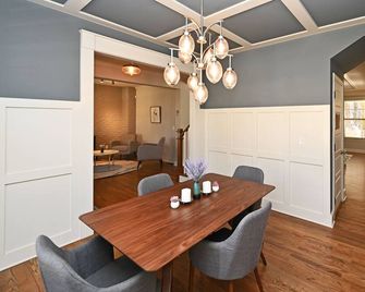 Relax by Chateau Elan, spacious 5-bedroom retreat awaits! - Hoschton - Dining room