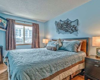 Premier Ground Floor Beachfront Condo - Sleeps 4 - Saltwater Pool - Lincoln City - Soveværelse