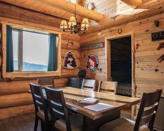 Glacier Ridge - Chalet on Divide Ridge overlooking Glacier Park and St Mary Lake - Babb - Dining room