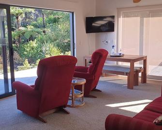 Best Location With Changing Estuary Views at Popular Parapara Beach - Collingwood - Salon