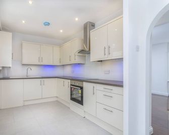 Alabama Place - Welling - Kitchen