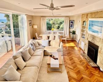 Amazing Location! 1 Min Stroll To Beach & Sea Views! - Mornington - Sala de estar