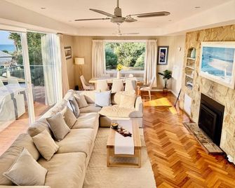 Amazing Location! 1 Min Stroll To Beach & Sea Views! - مورننجتون - غرفة معيشة