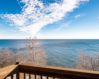 Spectacular Retreat Right On Lake Superior Upscale Beautiful Decor' - Beaver Bay - Playa