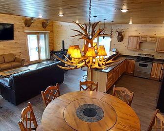 Peaceful secluded cabin w/ firepit and great hiking trails - Northome